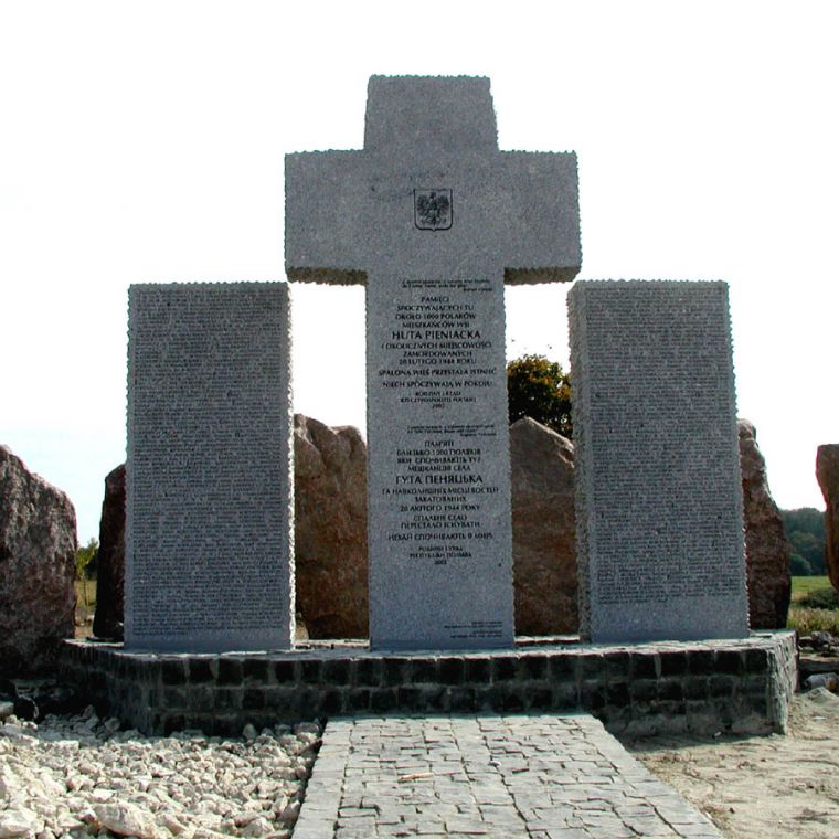 Pomnik ofiar ludobójstwa dokonanego przez nacjonalistów ukraińskich OUN-UPA na terenie wsi Huta Pieniacka
