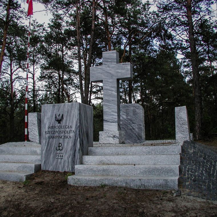 Pomnik ,,Niepodległej Rzeczypospolitej Kampinoskiej''